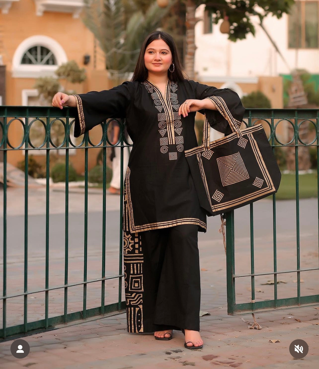 ARCANE THREADS WITH FREE PYRAMID HAND BAG